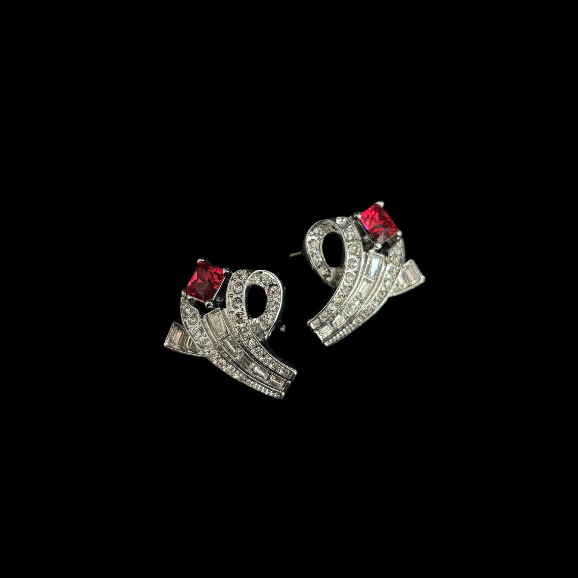 High-End Light Luxury Heart-Shaped Zircon Retro Bracelet-Shaped Platinum-Plated Girl Temperament Personalized Suit