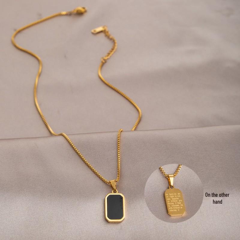 Women's Light Luxury Gold Titanium Steel Necklace - Non-fading, Versatile, High-end Fashion Clavicle Chain Choker.