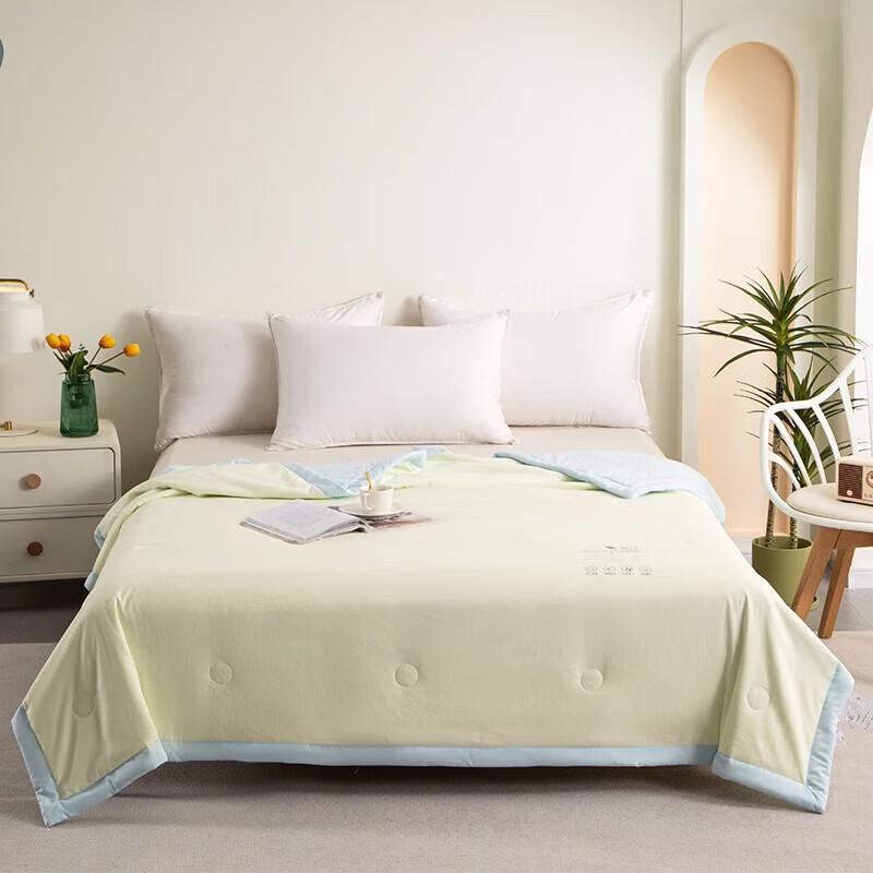 Dohia All-Season Soft Polyester Fiber Quilt