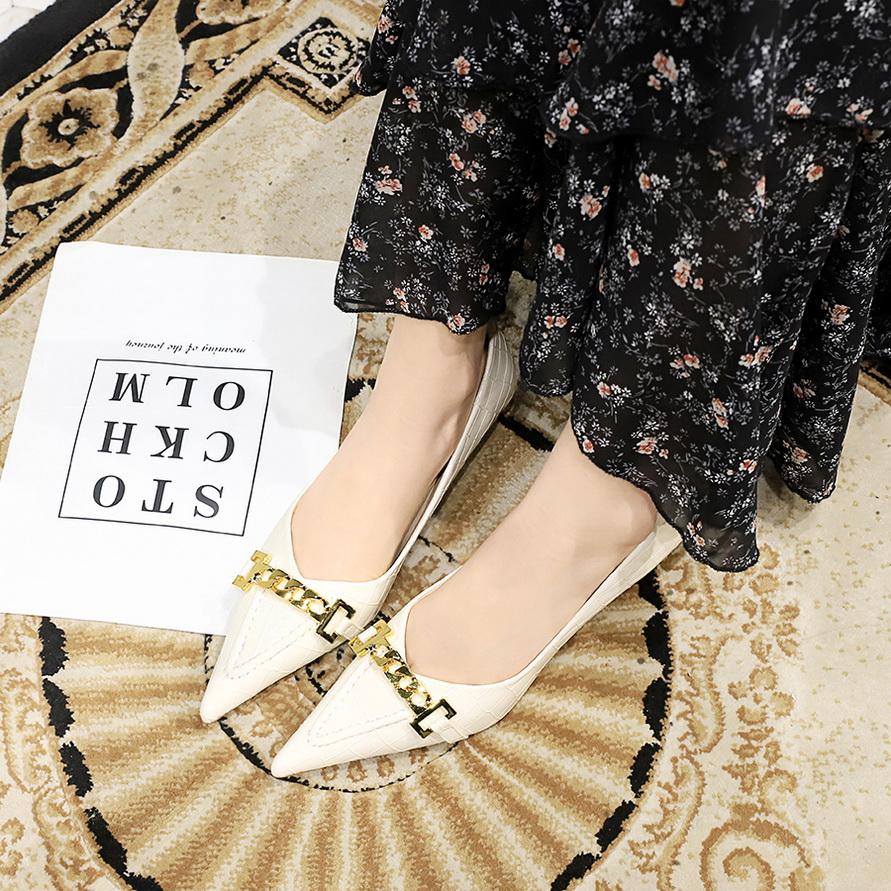 Women's Glossy Patent Leather Shallow Mouthed Pointed Metal Chain Decorative Middle Heel Shoes