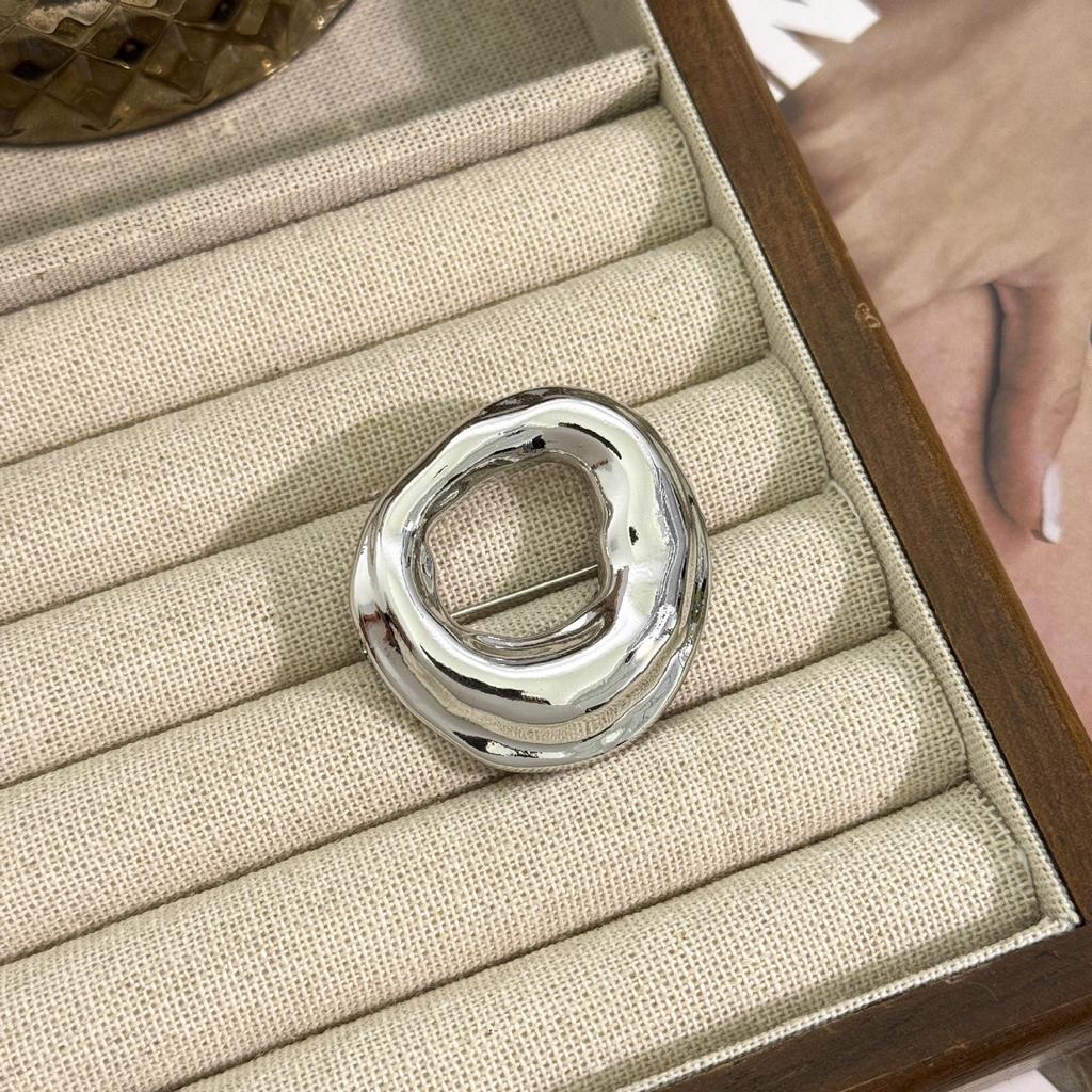 Chic French Retro Geometric Brooch for Jackets & Sweaters