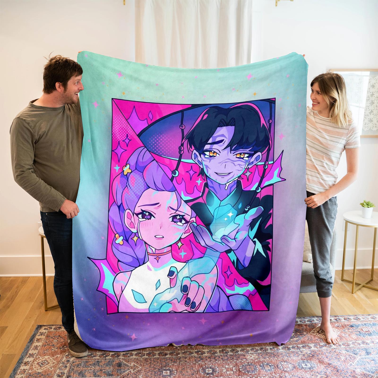 

Этот уютный плед украшен принтом «И» и «», вдохновленным девушками-ведьмачками, демонстрирующим персонажей в действии. One Size