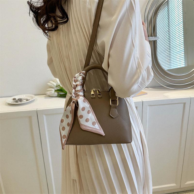 Chic Korean Style Retro Shell Handbag Versatile Crossbody Bag In Classic Black