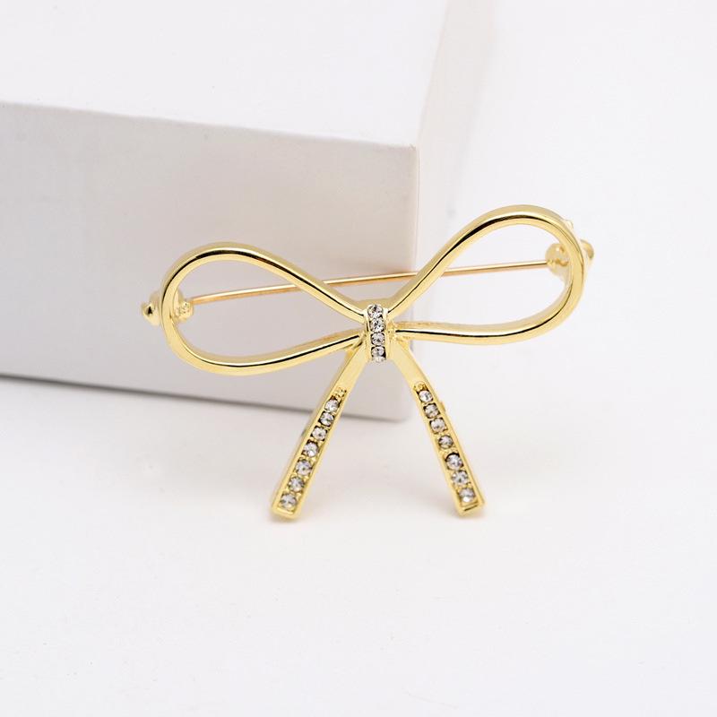 Korean Style Pearl Brooch: Versatile Floral Diamond Pin for Women's Coats