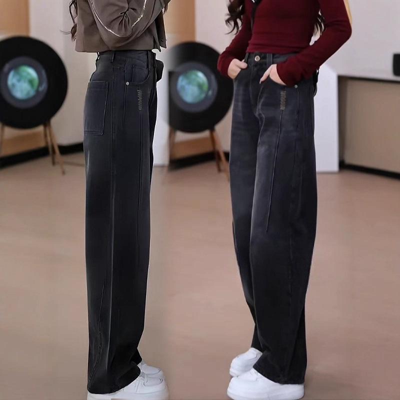 Women's Curved-Blade Wide-Leg Jeans, Autumn/Winter 2025 Trend.