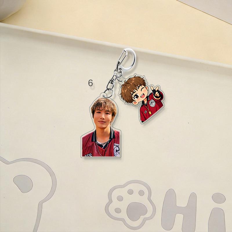 Portachiavi Acrilico Kpop BTS Ciondolo Carino Cartone Animato Chibi & Ritratto Reale Portachiavi Borsa Zaino Ciondolo Supporto Fan Merchandising Regalo 7 Stili