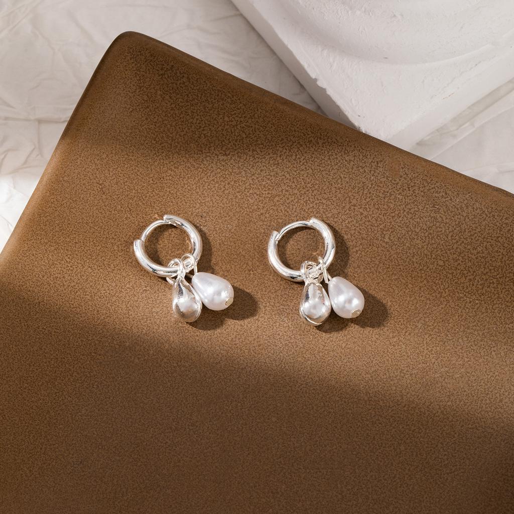 Exquisite And Simple Style Earrings Light Luxury Niche Water Drop Pearl Stud Earrings High-End Sense Small Temperament Earrings