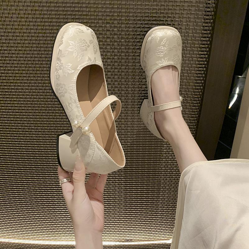 Mode Damen Neue Explosive Einzelne Schuhe Damen Frühling Alles Passend Mittelhoher Absatz Quadratische Sanfte Schuhe Damen