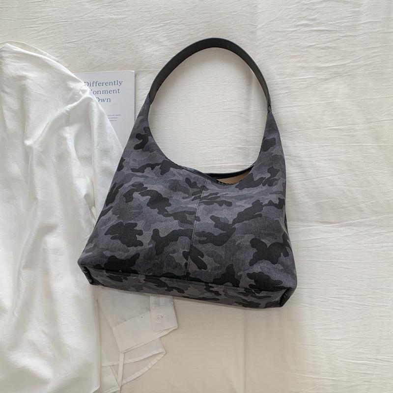 Leopard print canvas bag women's large capacity 2025 new autumn and winter leisure shoulder underarm bag college student class tote bag