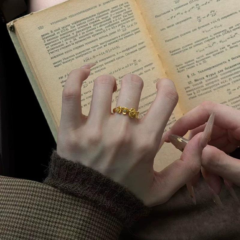 Elegant Three-Dimensional Golden Osmanthus Women's Ring: Light Luxury, Versatile, Stackable, Openable, Fashionable Index Finger Jewelry