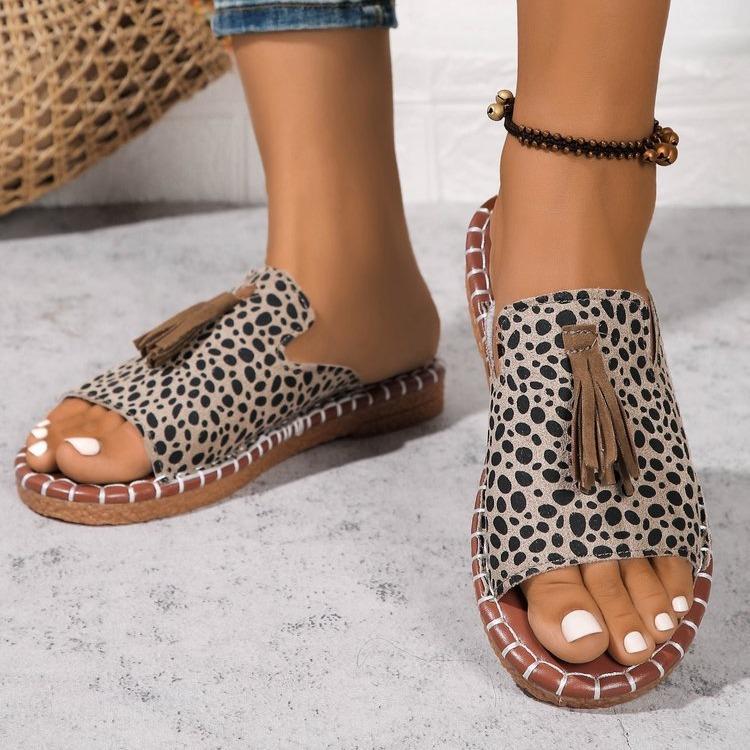 Thick Soled Slippers for Women Summer 2025 New European and American Fringed Beach Women's Shoes