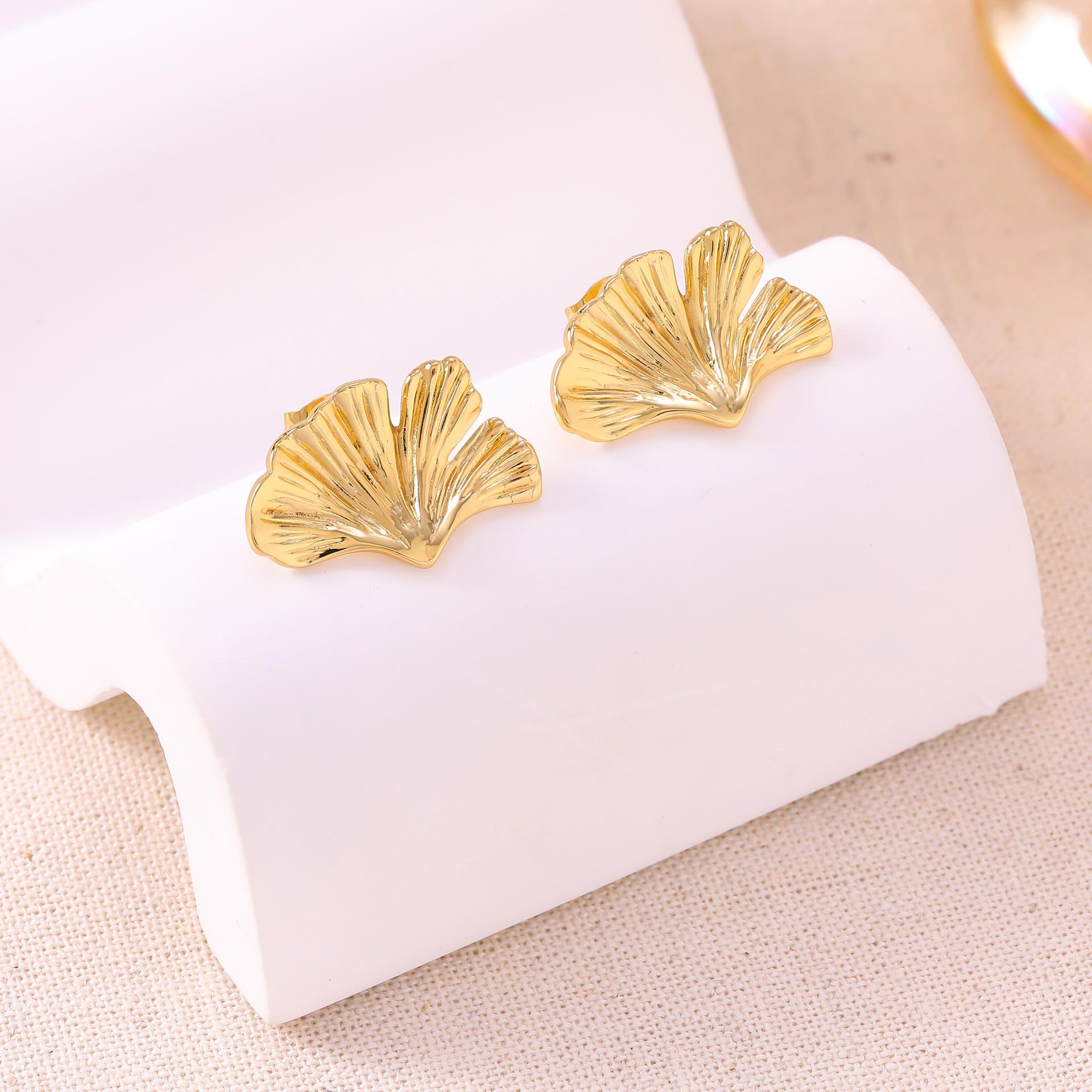 Gold-Plated Ginkgo Leaf Earrings: European-Style French Fashion Accessory for Women золотой