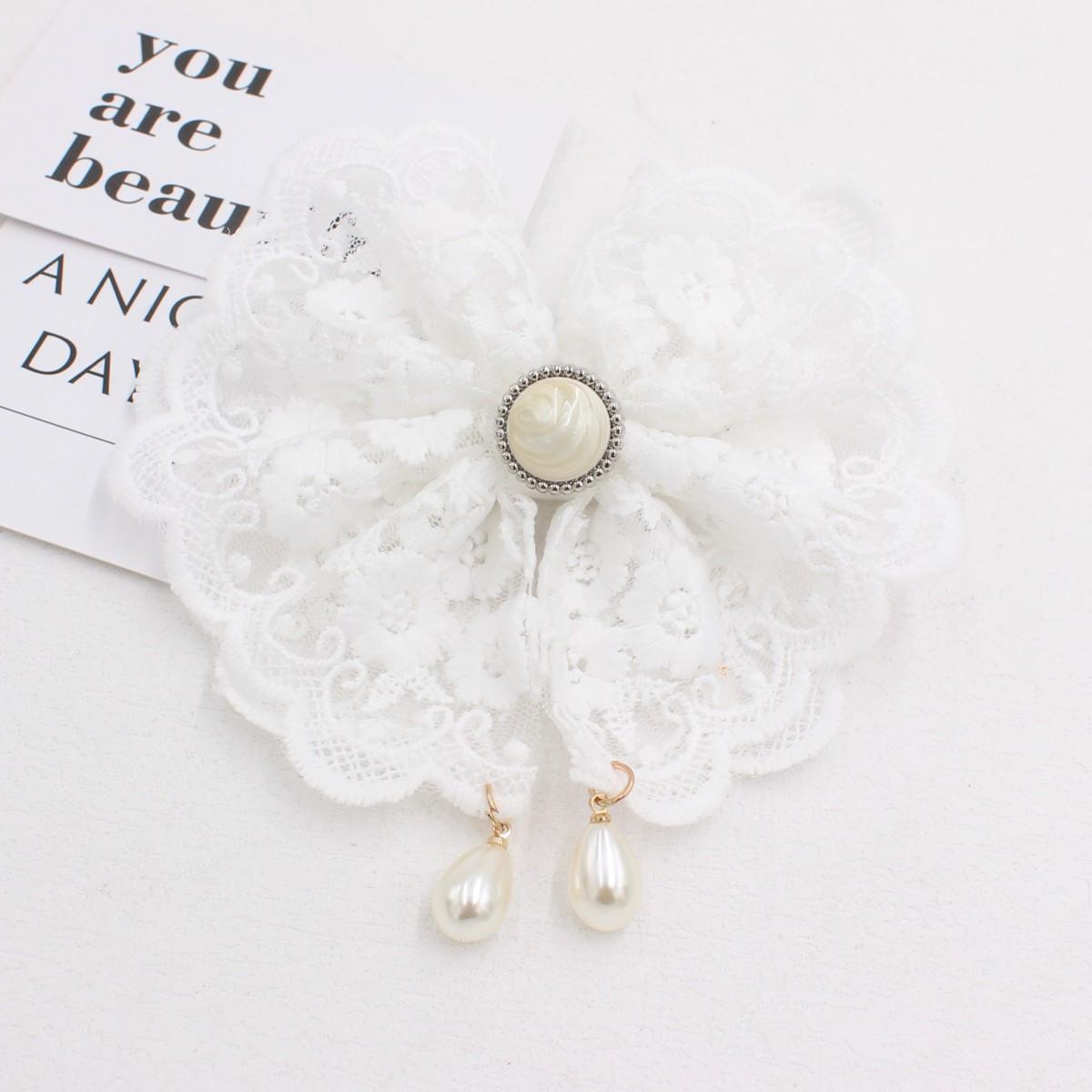 Starry Cat Black & White Lace Bowtie Brooch Women s Collar Decoration