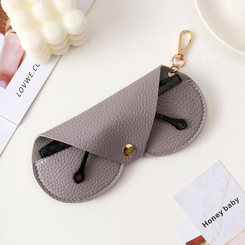 Hochwertiges Leder-Reiseetui für Sonnenbrillen mit Kette