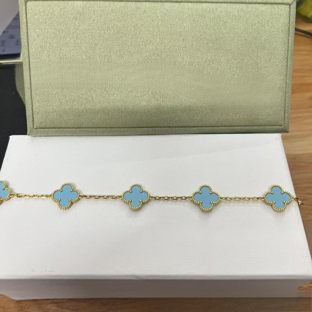 Vierblättriges Klee- und Fünfblüten-Armband mit rotem Achaten - Ein Geschenk für deine Freundin