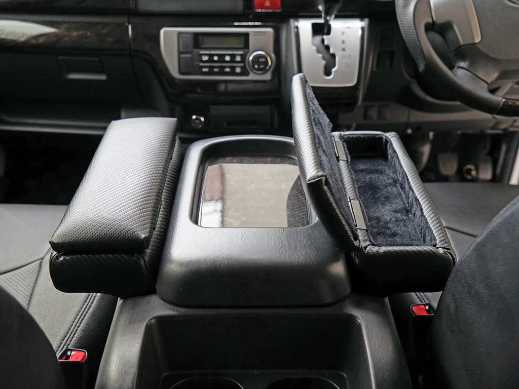 Box Set with Storage Compartment for Toyota Ace Super TRISTAR'S [Armrest/Console Hiace/Regius (200 Series, 1st-7th Generation, S-GL, GL)] (Carbon-Look
