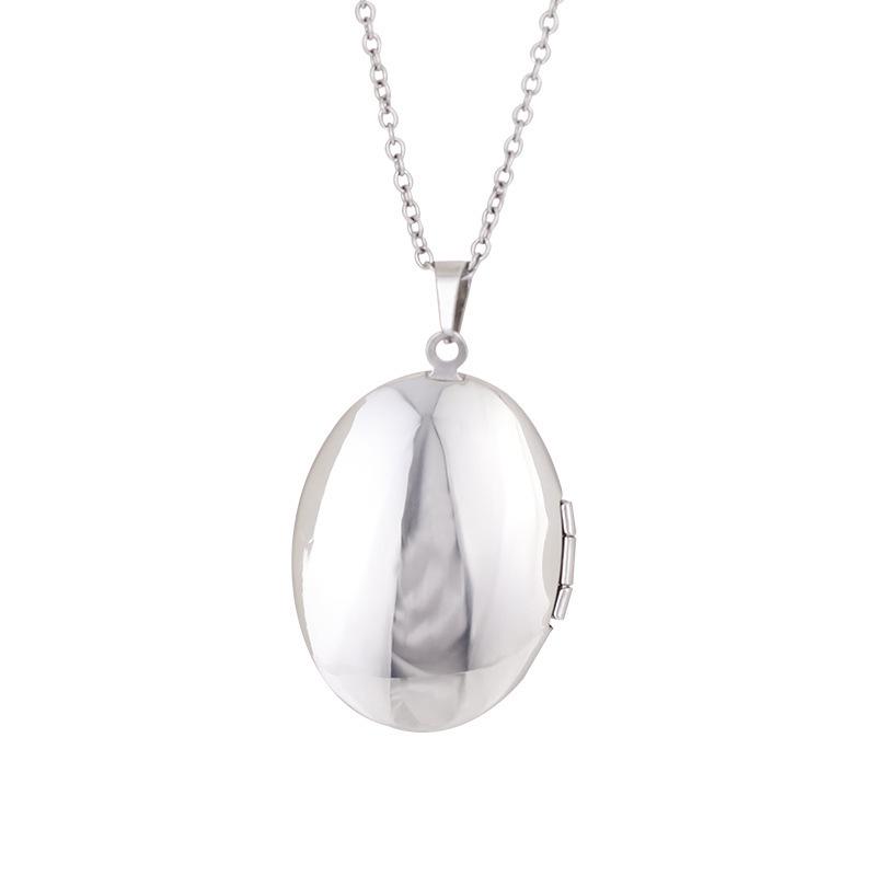 Retro Oval Clavicle Chain Locket Necklace with Engraved Pattern