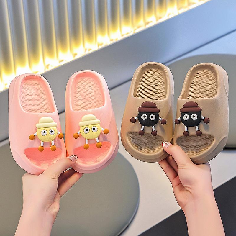 Children's Summer New Cartoon Bathroom Non-Slip Soft Sole Indoor Home Slippers for Boys and Young Children.