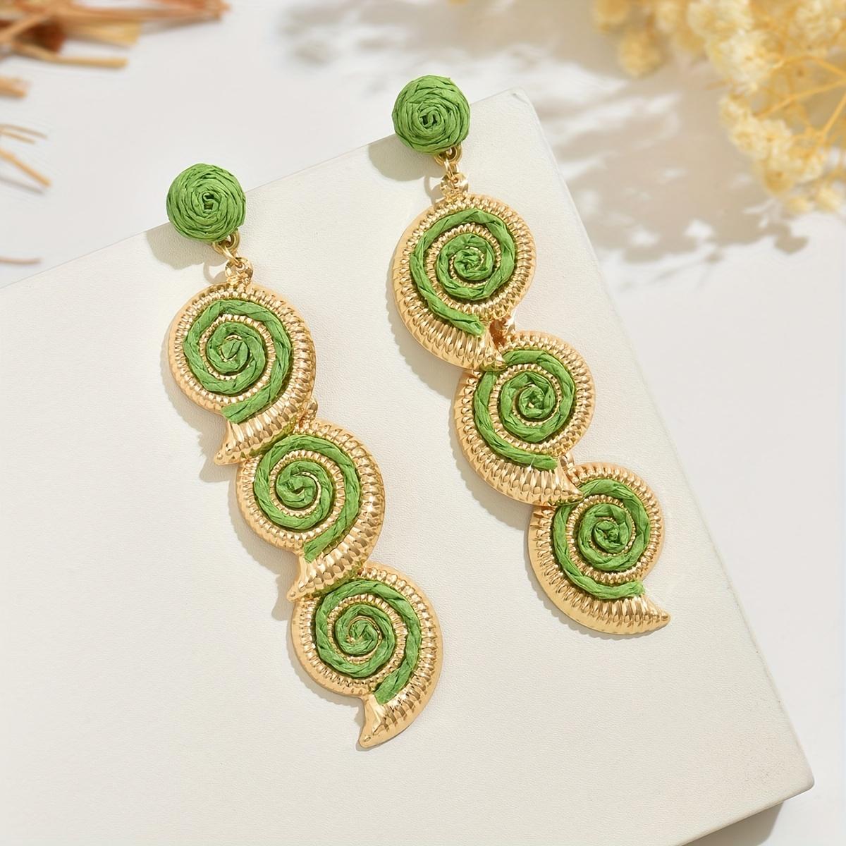 

Модные серьги-подвески для женщин зелёный