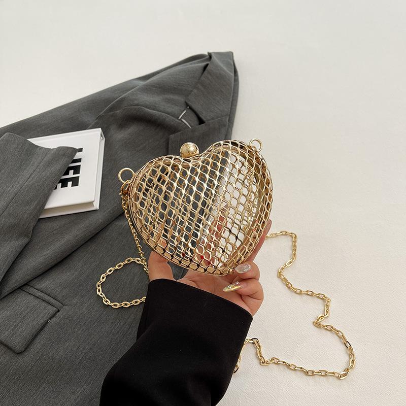 

Simple and fashionable commuter shoulder bag women s 2024 summer new trend fashion retro messenger bag simple love bag золотий