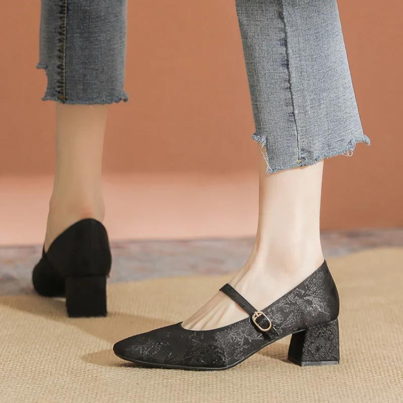 

2024 New Chinese Style Chinese Flat Shoes Women s Autumn Retro French Ballet Square Head Embroidered Button Thick Heels 34