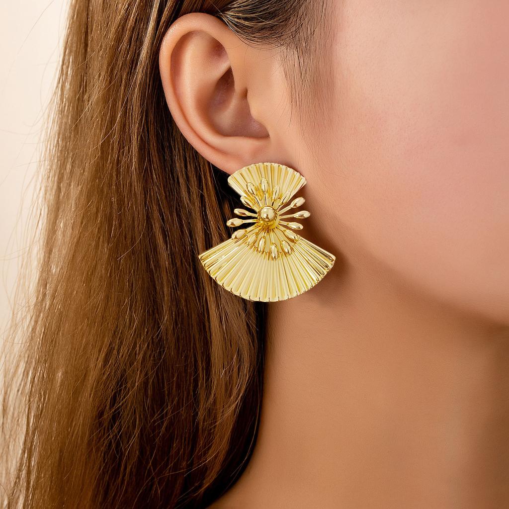 Personalized metal fan flower stud earrings retro geometric design sense women flow earrings accessories