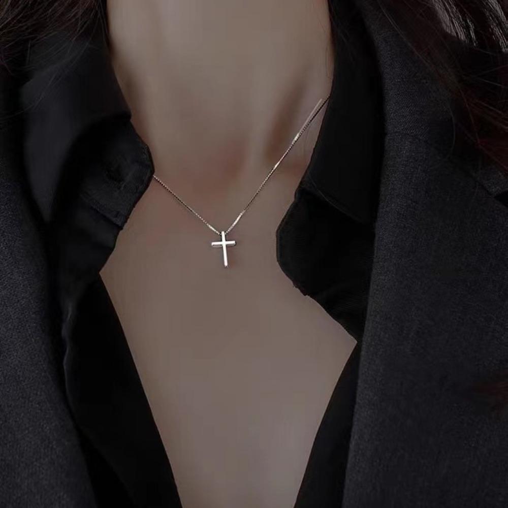 Glossy Cross Necklace Female Small Exquisite Cold Wind Advanced Sense Collarbone Chain Tide