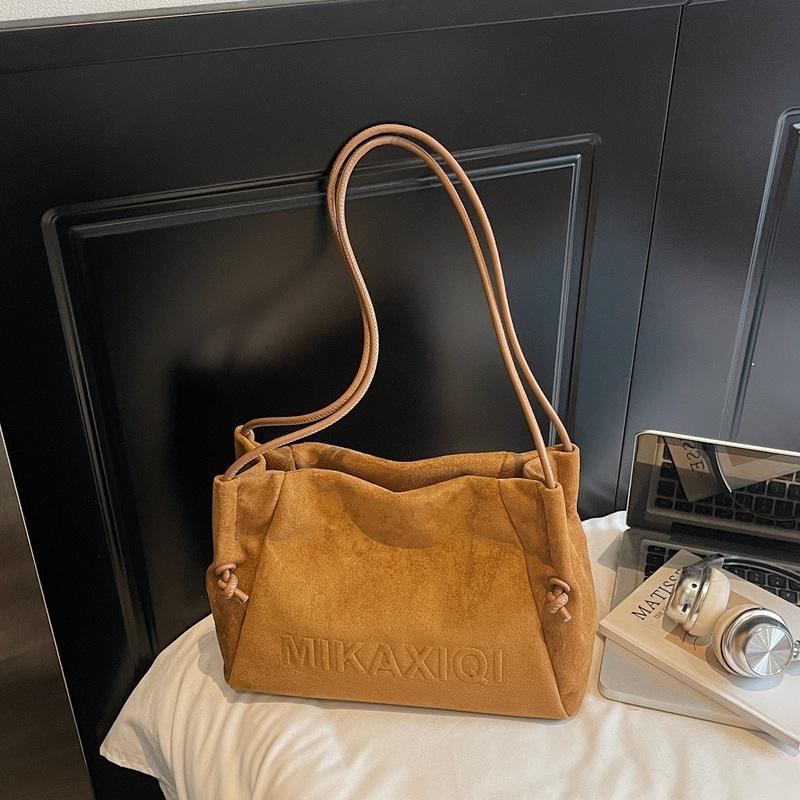 

Commuter retro matte bag 2025 autumn new large-capacity women s shoulder bag college student going out tote bag