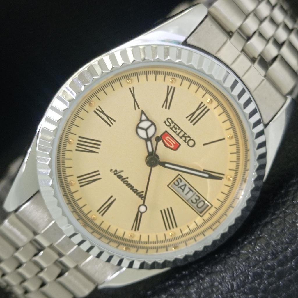 

VINTAGE SEIKO 5 AUTOMATIC REFURBISHED JAPAN MENS ROMAN FIGURE WATCH a442055-1