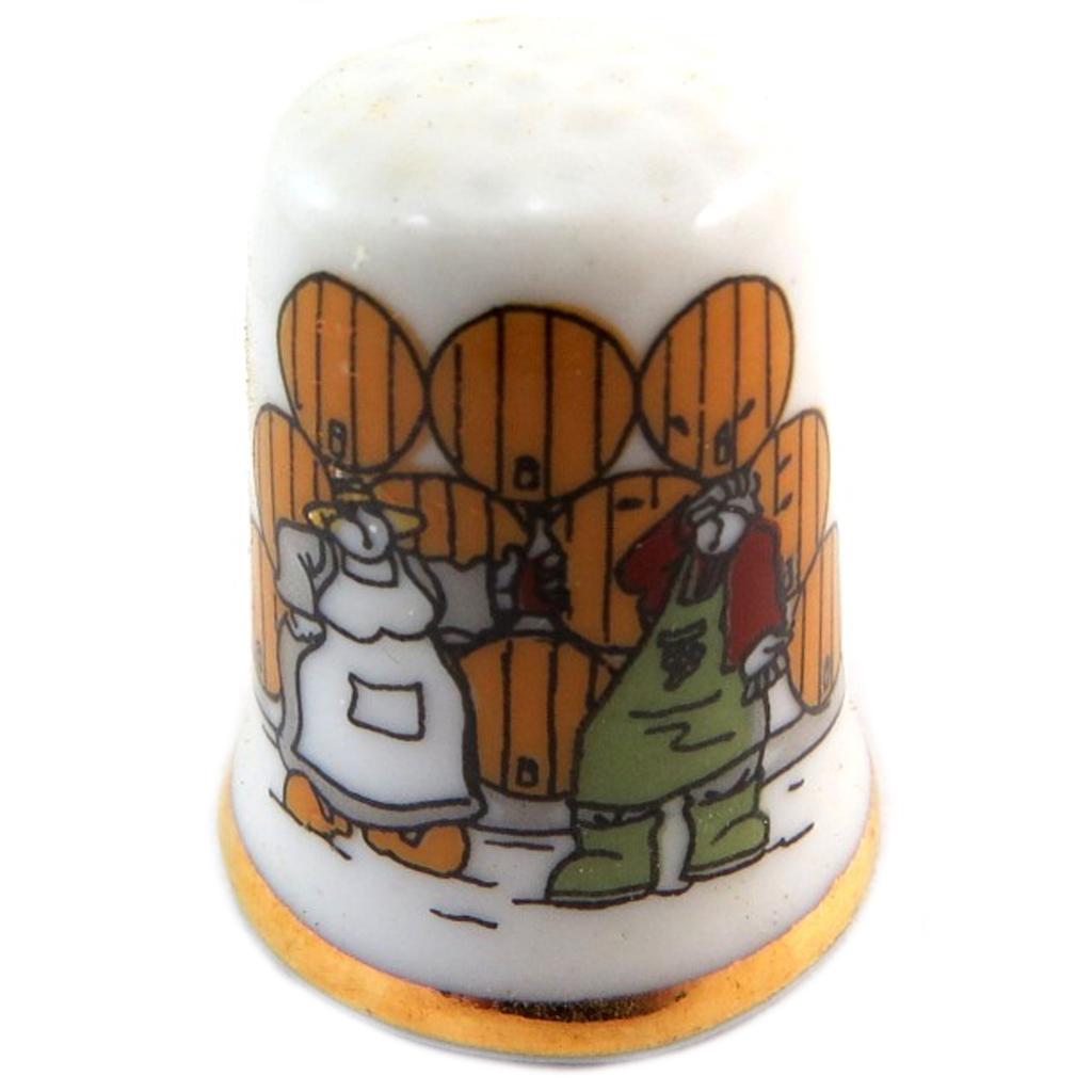 Les Trésors De Lily [Q7457] - Porcelánový náprstek 'Le Vin - Augustine et François' vícebarevný - 27x23 mm