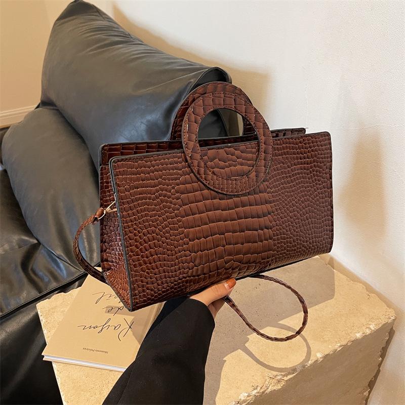 

Модна жіноча сумка-месенджер через плече 2024 весна нова повсякденна трендова сумка-тоут корейська версія проста персоналізована сумка через плече