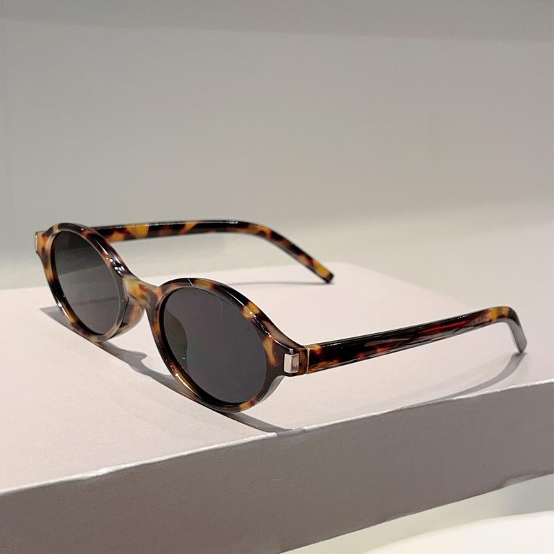 Classic Oval Vintage Sunglasses Women For Men Luxury Brand Designer Punk Shades Sexy Ladies Rivet Popular Sun Glasses Uv400