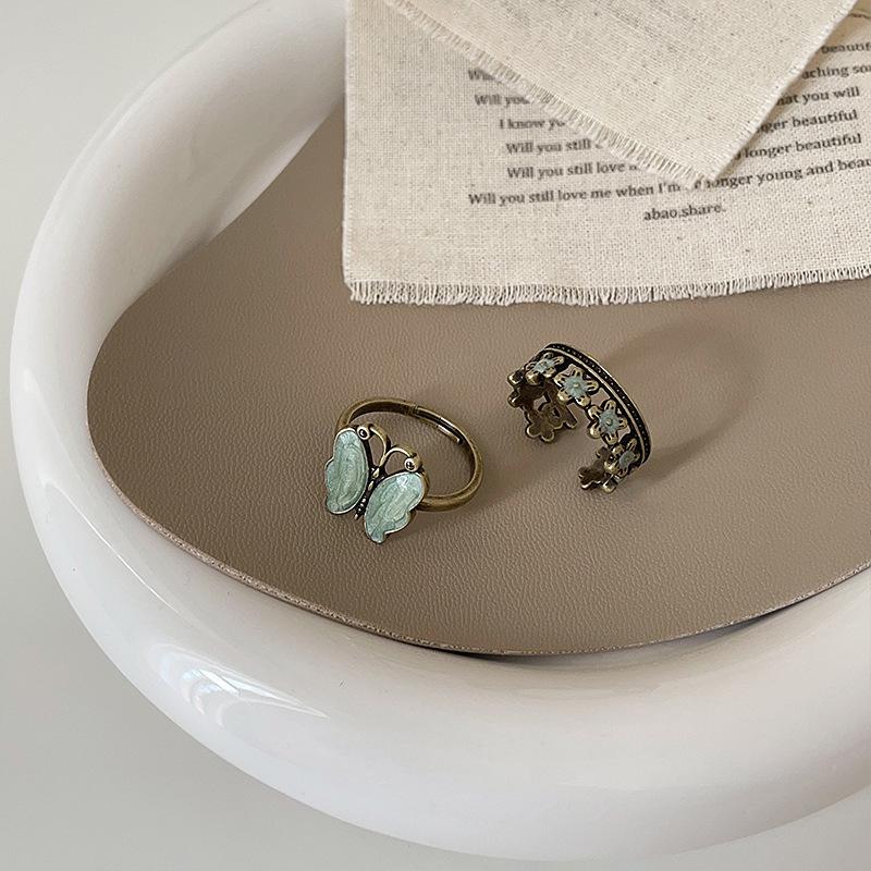 Chinese-Style Luxurious Butterfly Flower Open Ring: Women's Unique Fashion Statement