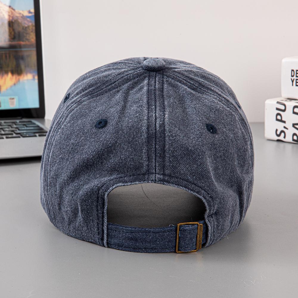 A cute embroidered little bear baseball cap for ladies, suitable for outdoor sports, travel and beach hats. Breathable and fashi