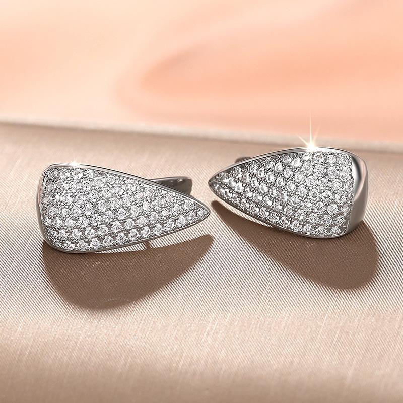 2026 New High End Women s Triangle Exquisite Zircon Design, Trendy High-end Ear Buckle, Luxurious Gift Giving, Wedding Zircon
