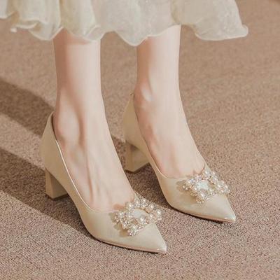Mode Hoge Hak Dames Trouwjurk Dikke Hak Vierkante Knop Enkele Schoenen 2024 Nieuwe Bruidsschoenen
