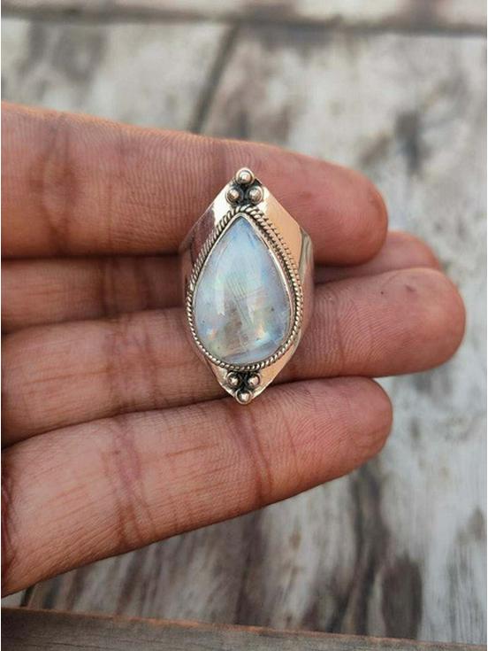 He Cheng Retro Moonstone Ring - European & American Fashion Punk Style Jewelry