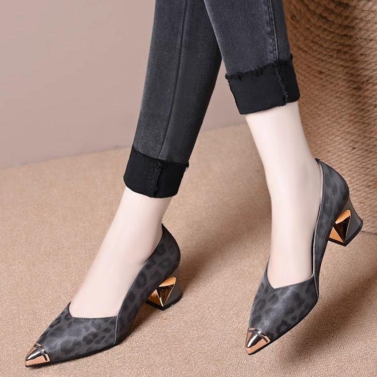 2026 Spring and Summer New Metal Head Anti Kick Design French Shallow Mouth Single Shoe 34