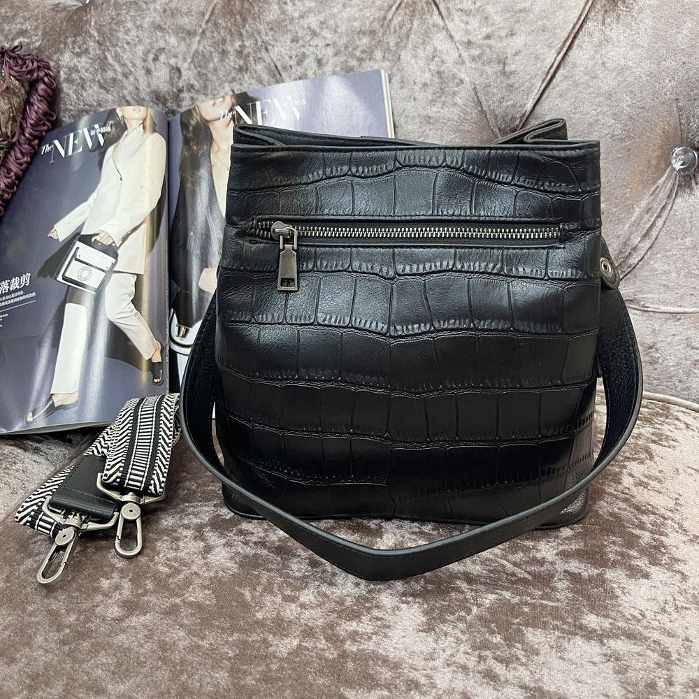 Niche Design Fashionable Black Crocodile Pattern Cowhide Bucket Bag Versatile Leather Shoulder Messenger Bag