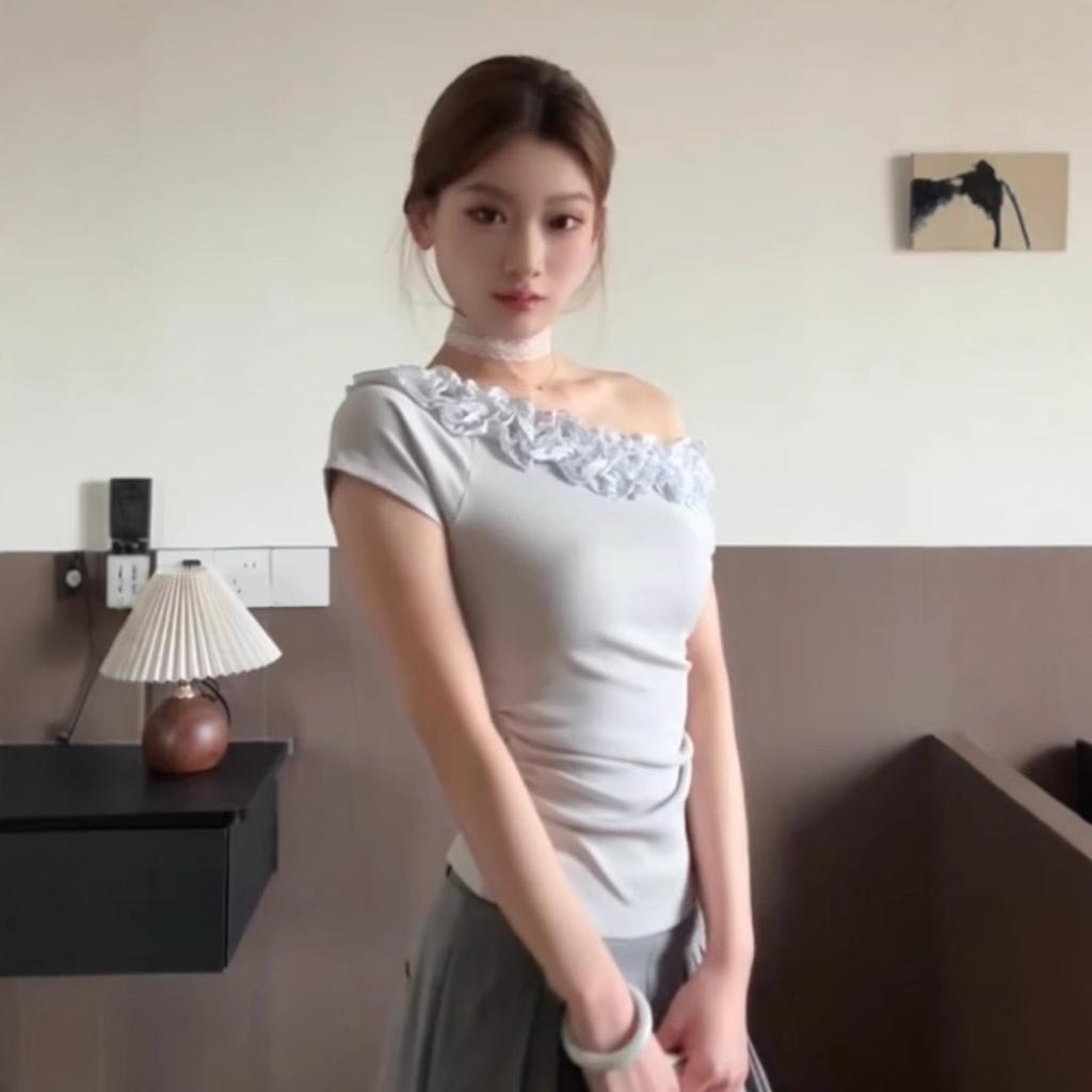 Niche design slanted shoulder short-sleeved T-shirt women's summer new three-dimensional multi-layer lace pure desire sexy top