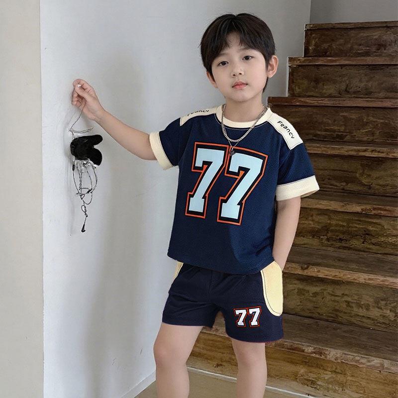 Двухкомпонентный спортивный костюм для мальчика с футболкой с коротким рукавом и шортами 140