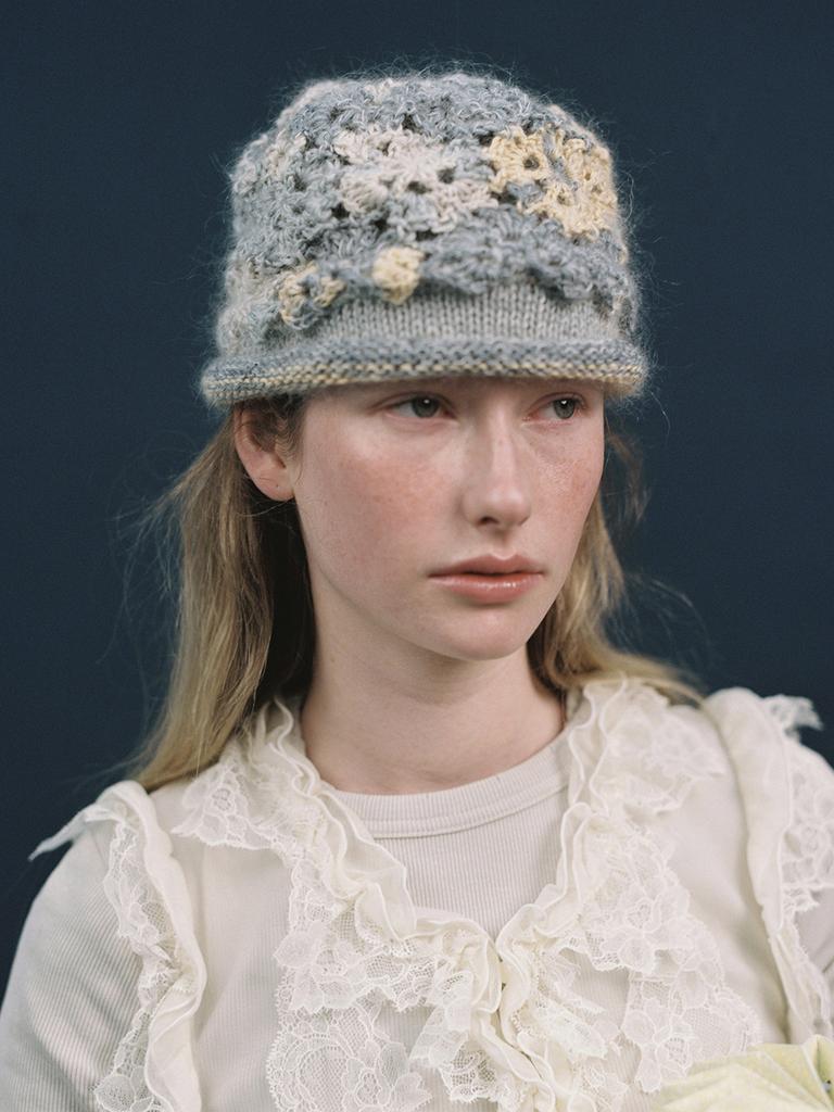 Eosseomnijeu Handicraft Knit Bloom Hat_Fog