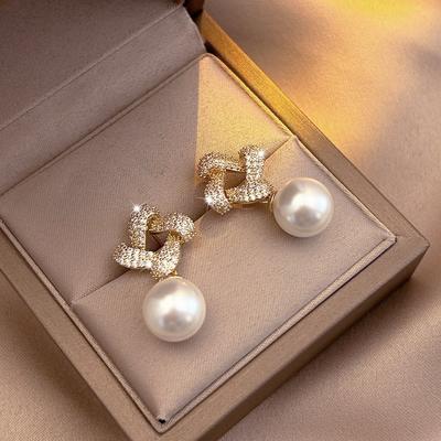 Temperament Niche Square Pearl Stud Earrings Women's High-end Sense Niche Design Simple, Exquisite, Fresh and Sweet Ear Jewelry