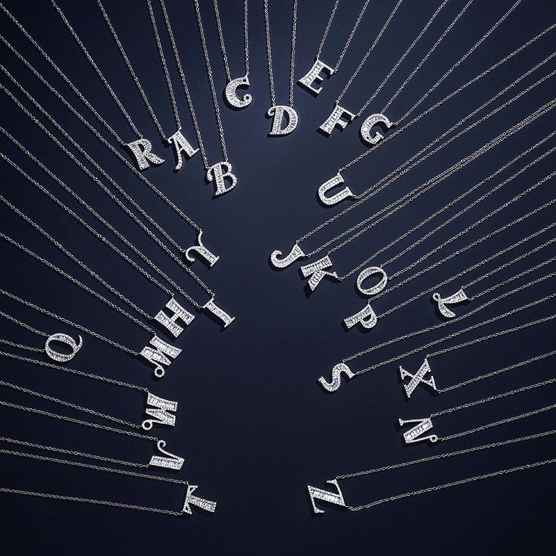 WWJ Collier élégant avec pendentif en zircone cubique brillant avec 26 lettres initiales