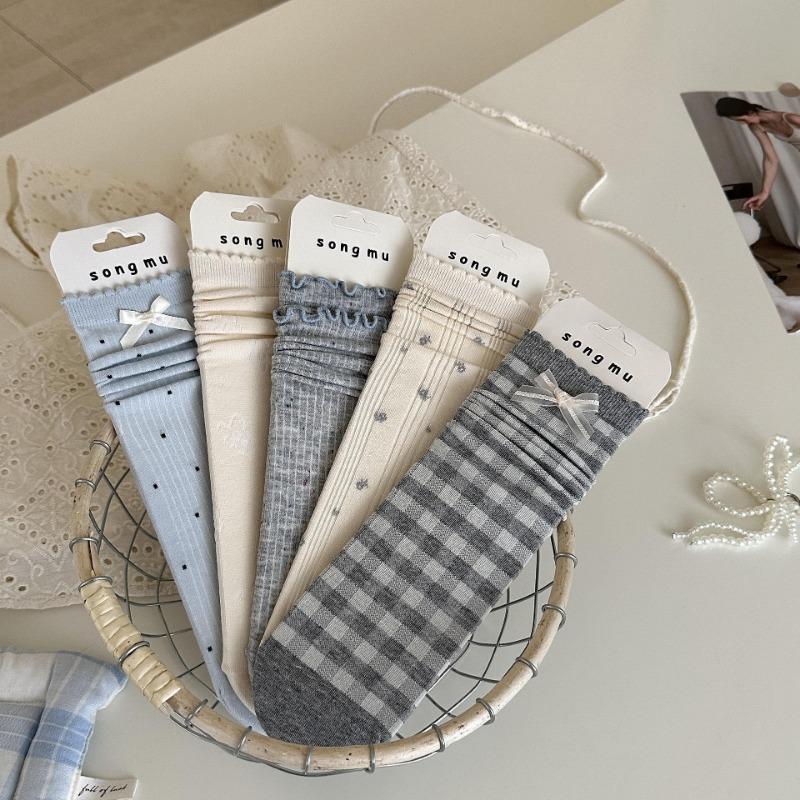 Female Spring and Autumn Fashion New Sweet Bow Boneless In The Tube Pile Socks