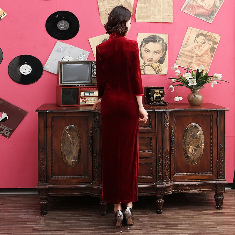2025 Velvet Rhinestone Embroidered Cheongsam with Slim Fit and Three-Quarter Sleeves