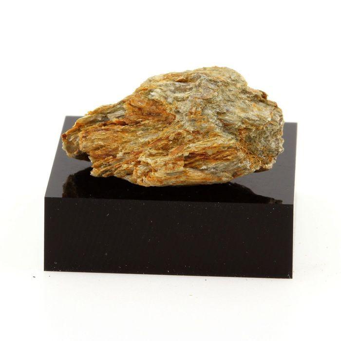 Lovchorrite 27.7 carats