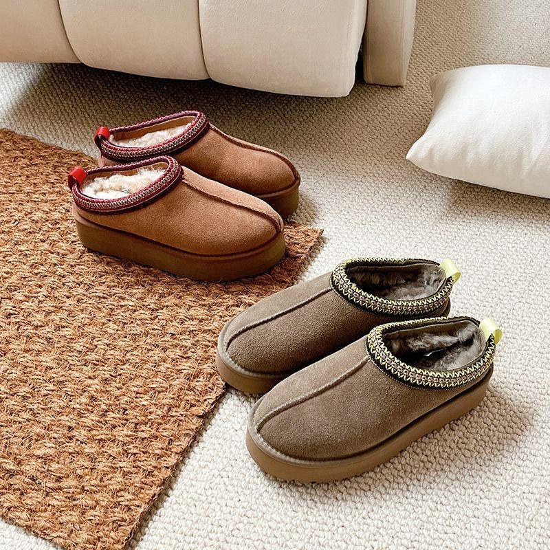 Fashion Women's Winter Boots with Thick Soles Ethnic Snow Boots Wool Slippers 2025 New Winter Sheepskin Wool Integrated Women's Shoes