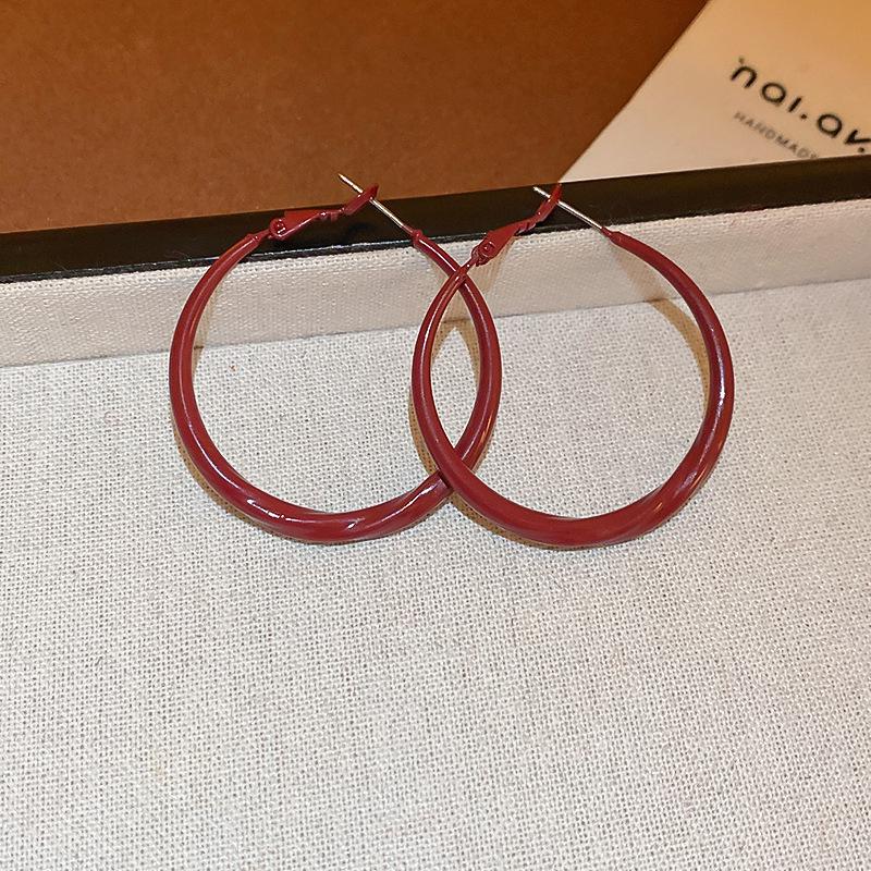 Stylish Irregular Three-Layer C-Shaped Earrings: European & American Metal Fashion Studs with a Luxurious High-End Appeal