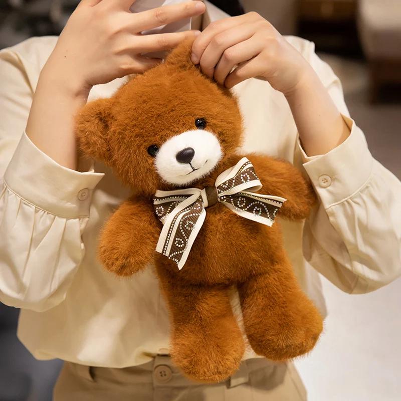 30cm Krásný plyšový medvídek Kawaii medvídek držící srdce Roztomilý medvídek se šálou a motýlkem Vycpané měkké zvířátko polštář Valentýnský dárek